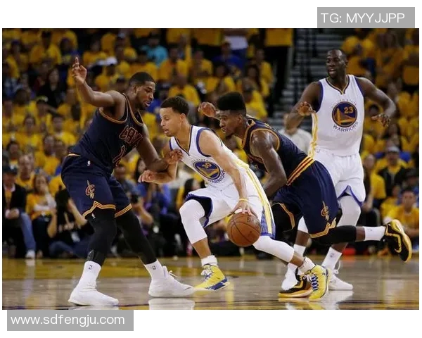 勇士与骑士首场对决精彩回顾与赛后分析